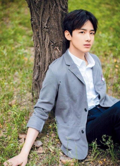 白敬亭田曦薇娱乐吃瓜